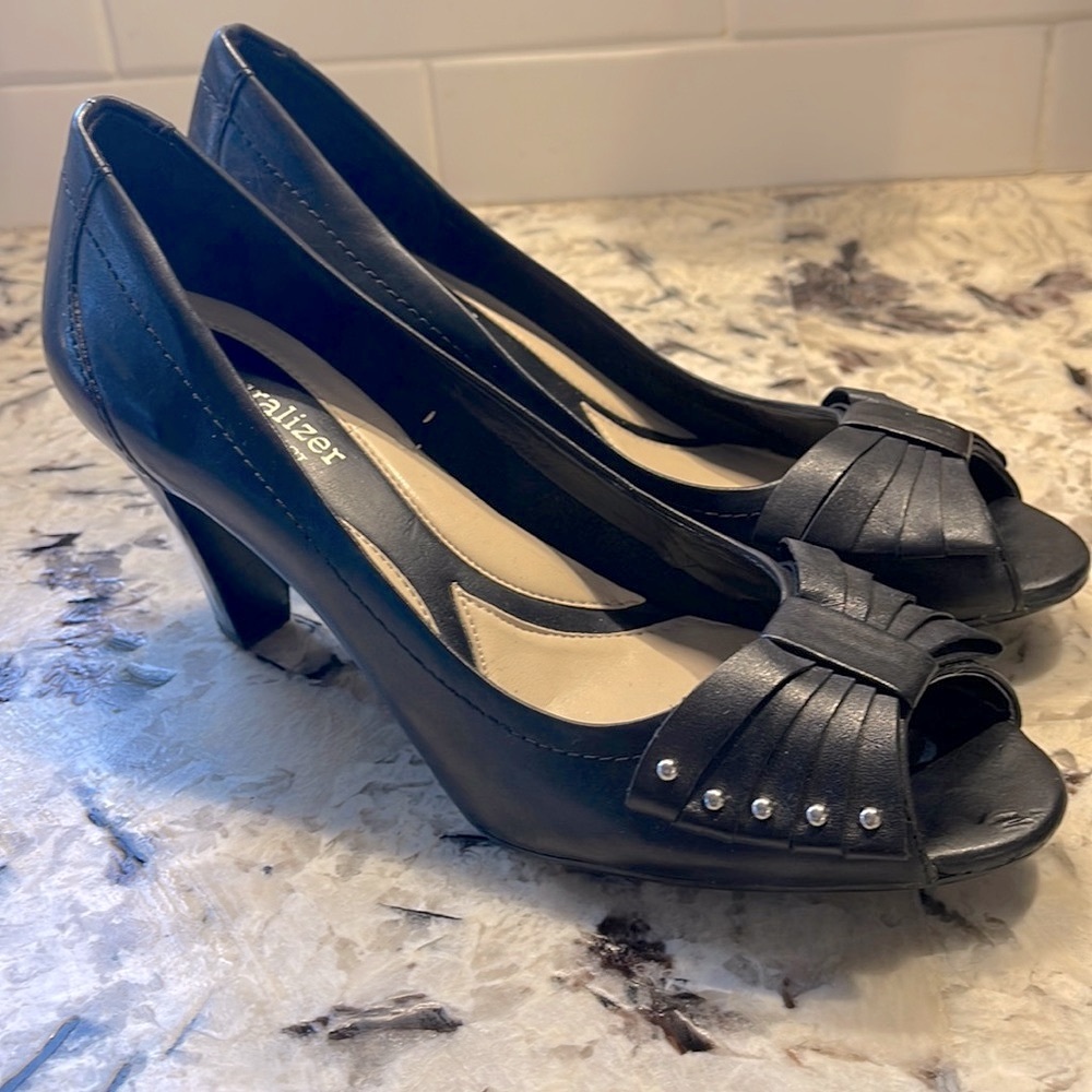 NATURALIZER Peep Toe Pumps 7.5